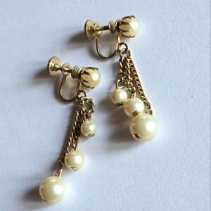 Vintage earrings pearl screwback white gold tone pearlcore retro feminine